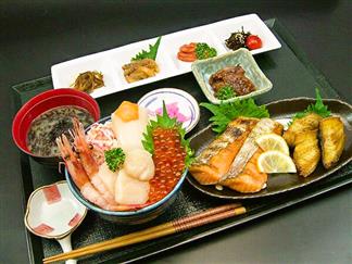 海鮮丼付 9月出発 新鮮な海の幸をぎっしりと詰めた丼はまさに海の宝箱 好きな具材を選んで作る函館朝市の海鮮丼 おかず 付 函館北斗 ラ ジェント プラザ函館北斗4泊5日 Null旅行を予約するなら格安国内旅行のオリオンツアー