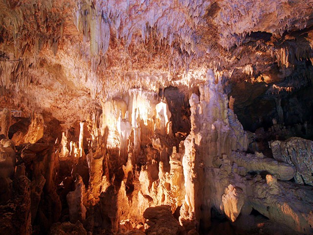 20万年もの歳月をかけ自然が作り出した日本最南端の鍾乳洞「石垣鍾乳洞」