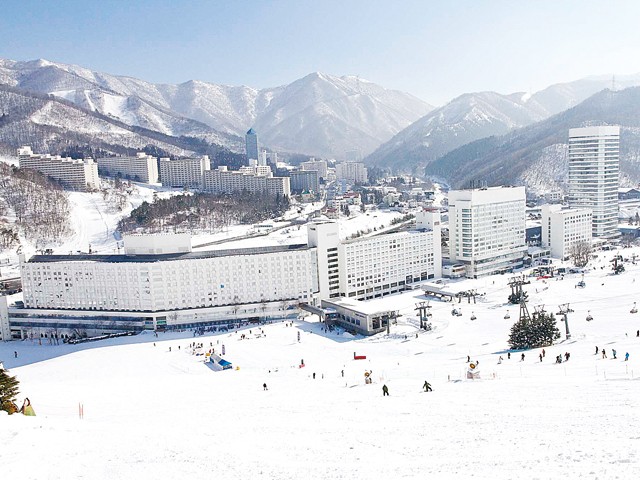 ■●朝発バス　Mt.Naeba　苗場プリンスホテル4号館　【ゲレンデ側・夕朝食付・リフト1泊につき1枚付】