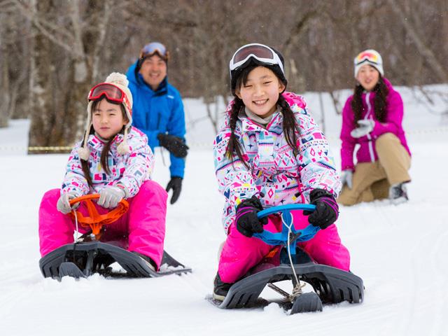 ○親子で雪遊び！【横浜発着】朝発日帰り たんばらスキーパーク | 新宿