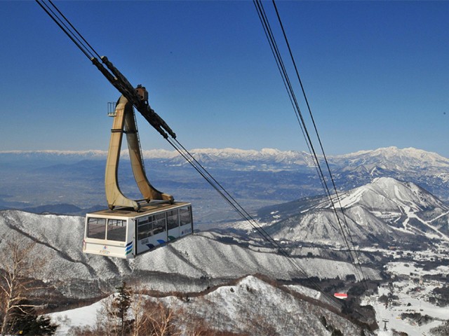 ◇選べるリフト券！≪長野駅利用≫ 指定席又は自由席利用 北陸新幹線で