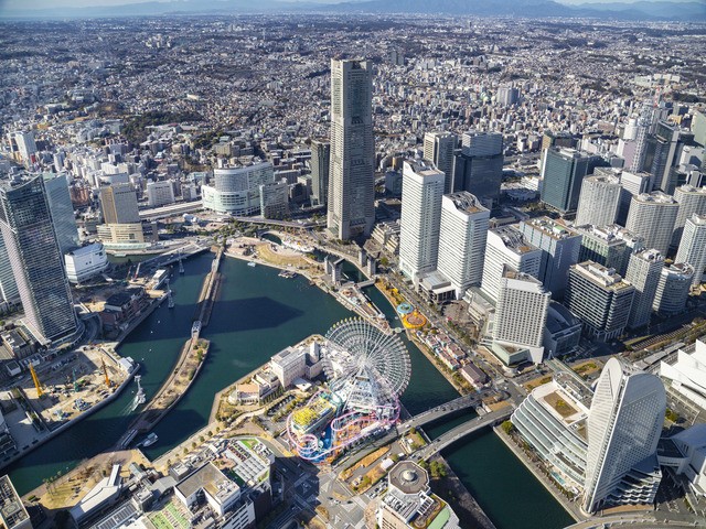 日本新三大夜景の横浜の街と花火