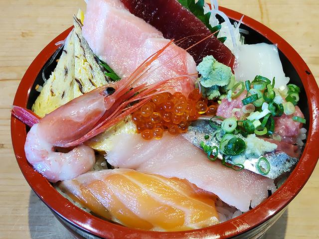 栃木 埼玉 行田市バスツアー支援特別企画 カメラに収めたい 世界最大級 田んぼアート カラフルな花が浮かぶ 花手水 へ 秋のフルーツ代表 梨狩り 海鮮丼の昼食 新宿駅発栃木バスツアー 日帰りバスツアーを予約するならオリオンツアー