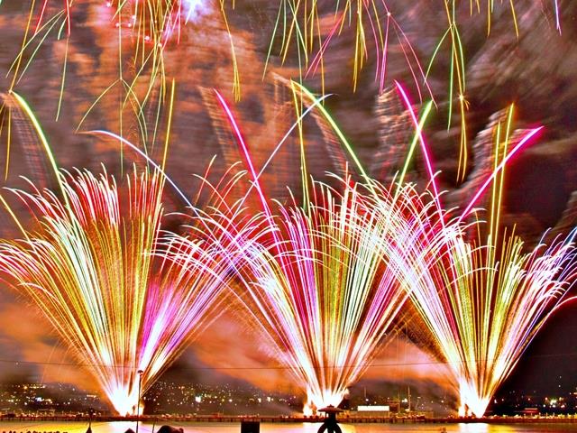 諏訪湖祭湖上花火大会！会場中央に位置するエリア内から自由に鑑賞！2日目は平均気温22度・上高地3時間散策！1泊2日バスツアー