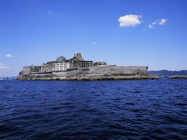 大阪(伊丹)発 今話題の軍艦島！日本の近代化を支えた世界遺産・端島(は
