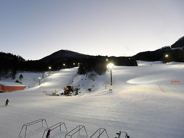 ●【新宿発着Fタイム】朝発日帰り　トワイライトリフト券付　ノルンみなかみスキー場【滞在約7時間】