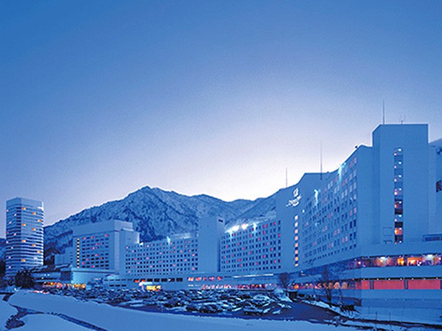 ■TI　マイカーで行く  Mt.Naeba　苗場プリンスホテル6号館＜ゲレンデ側＞《リフト乗り放題券付》